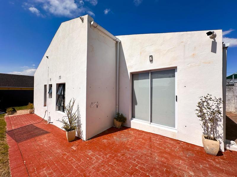 3 Bedroom Property for Sale in Wellway Park East Western Cape